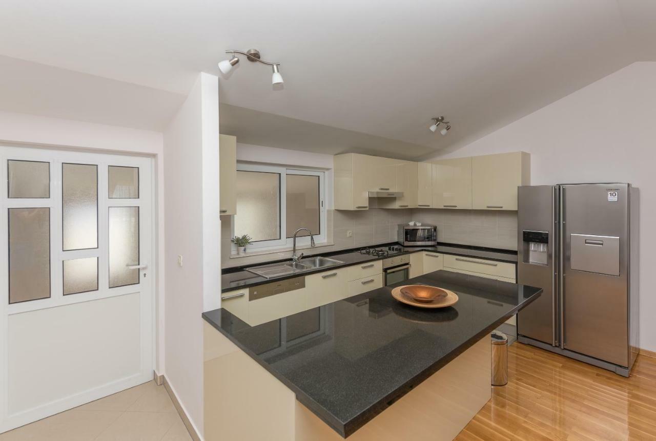 Apartments Naja Makarska Luaran gambar
